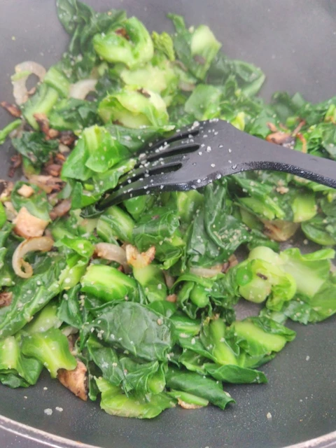 Wok de feuilles de chou de Chine !! miaaam !! - Au Jardin du Bonheur