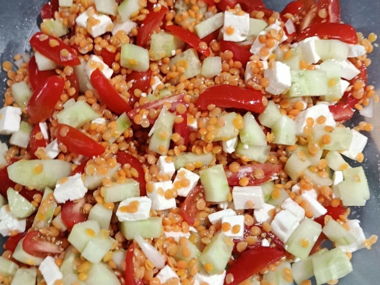 SALADE DE LENTILLES CORAIL, FETA & LEGUMES D'ETE - Au Jardin du Bonheur