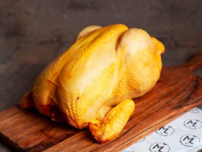 Poulets prêts à cuire et volailles de Noël