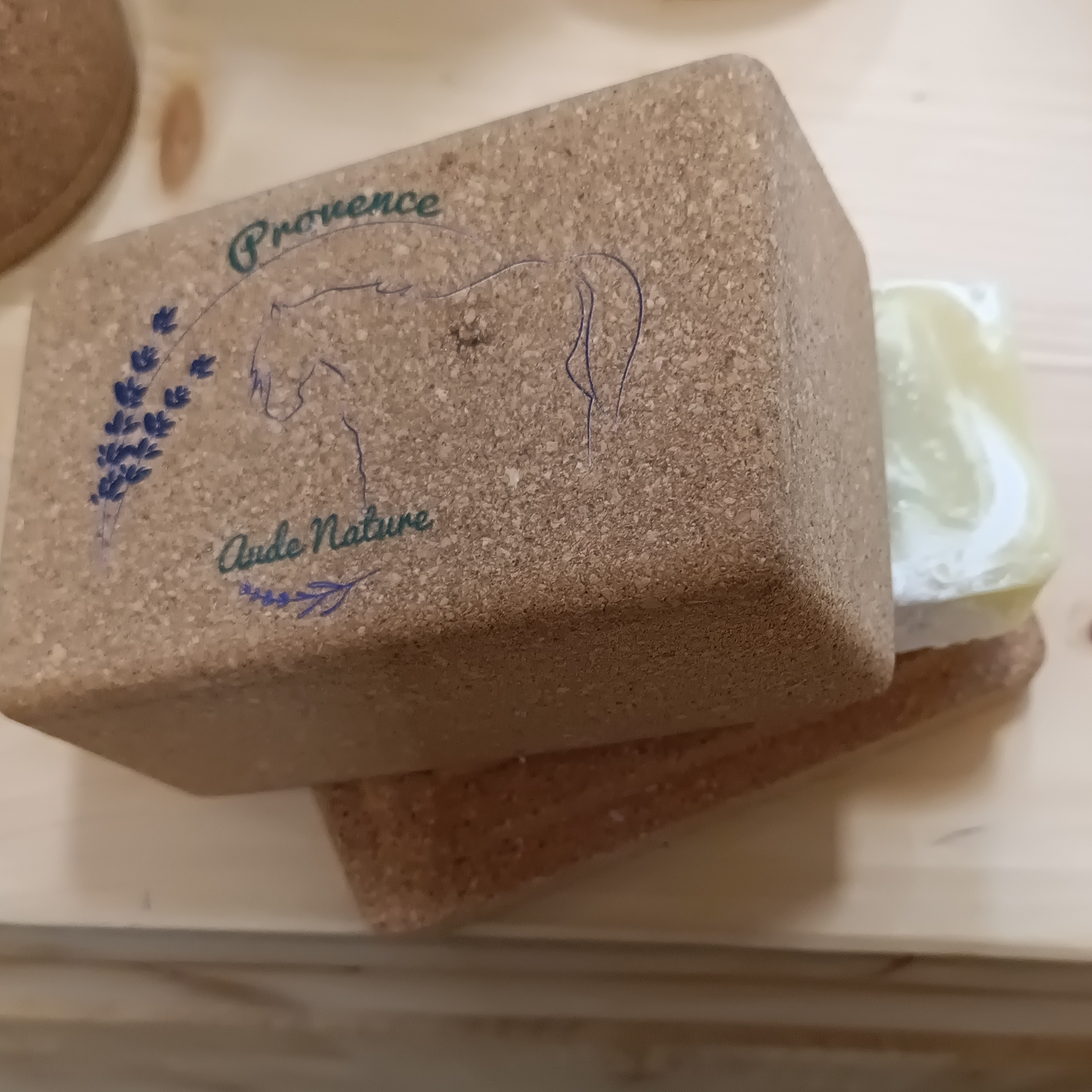 savon surgras camomille dans boîte à savon