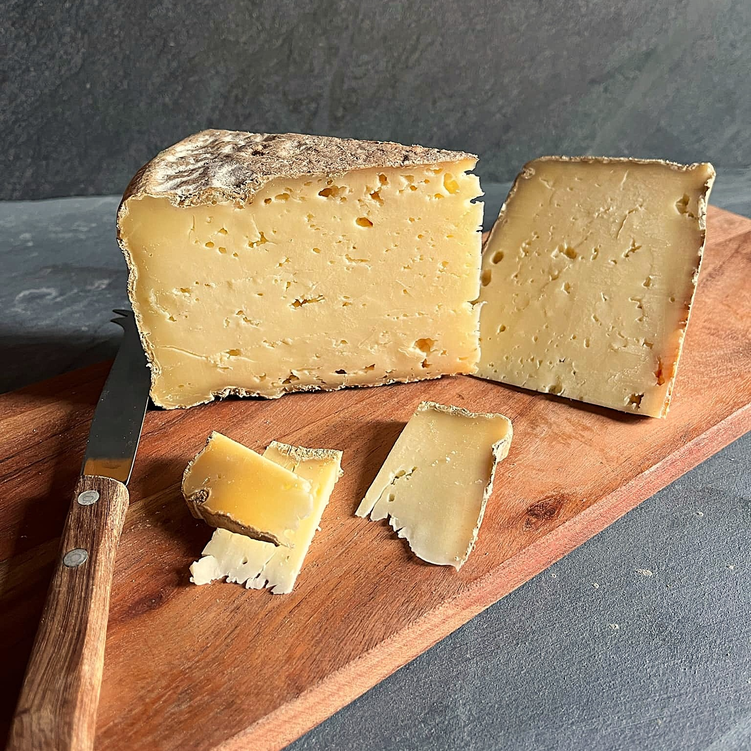 Tomme des Pyrénées IGP entière affinage 3 mois