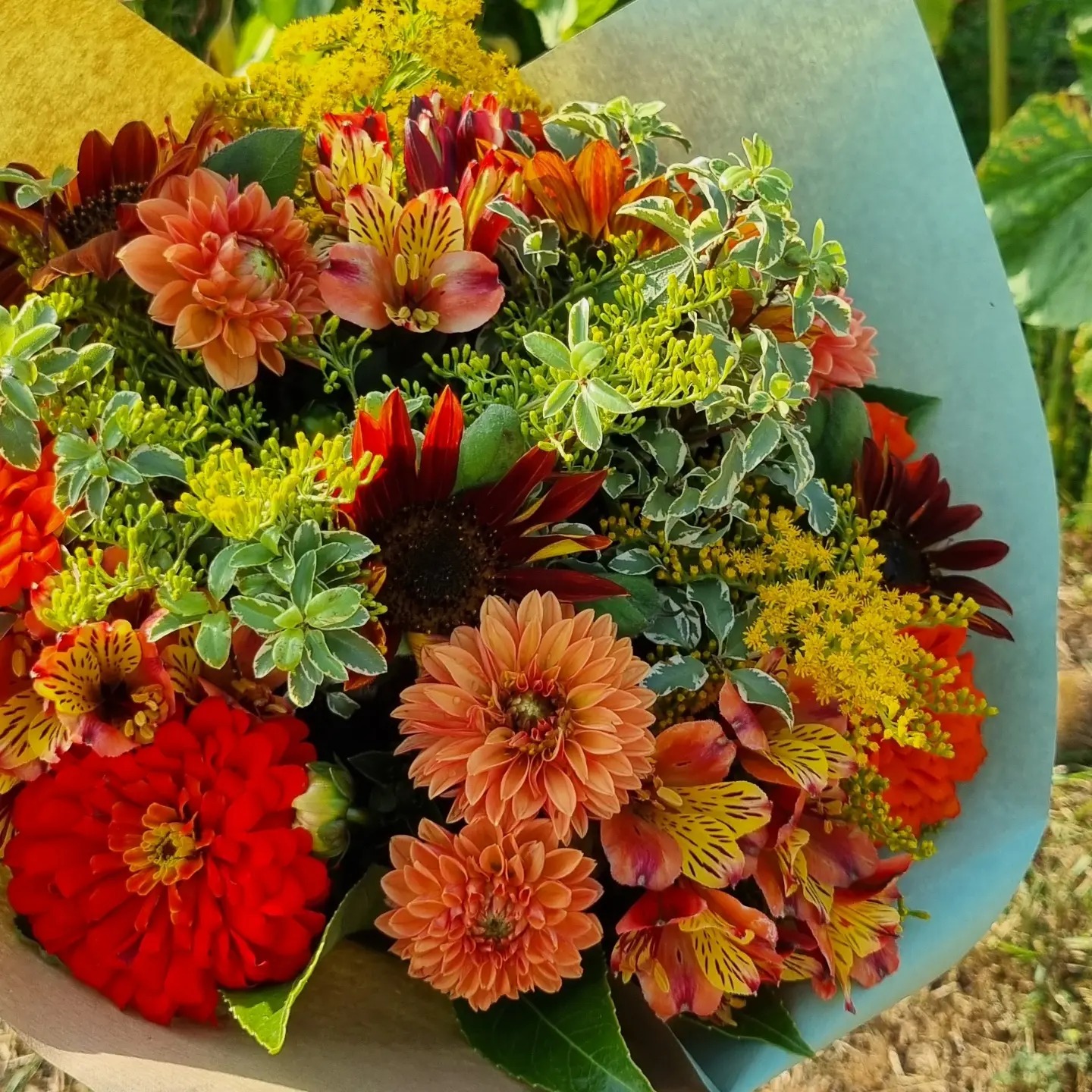 Bouquet de fleurs de saison coloré