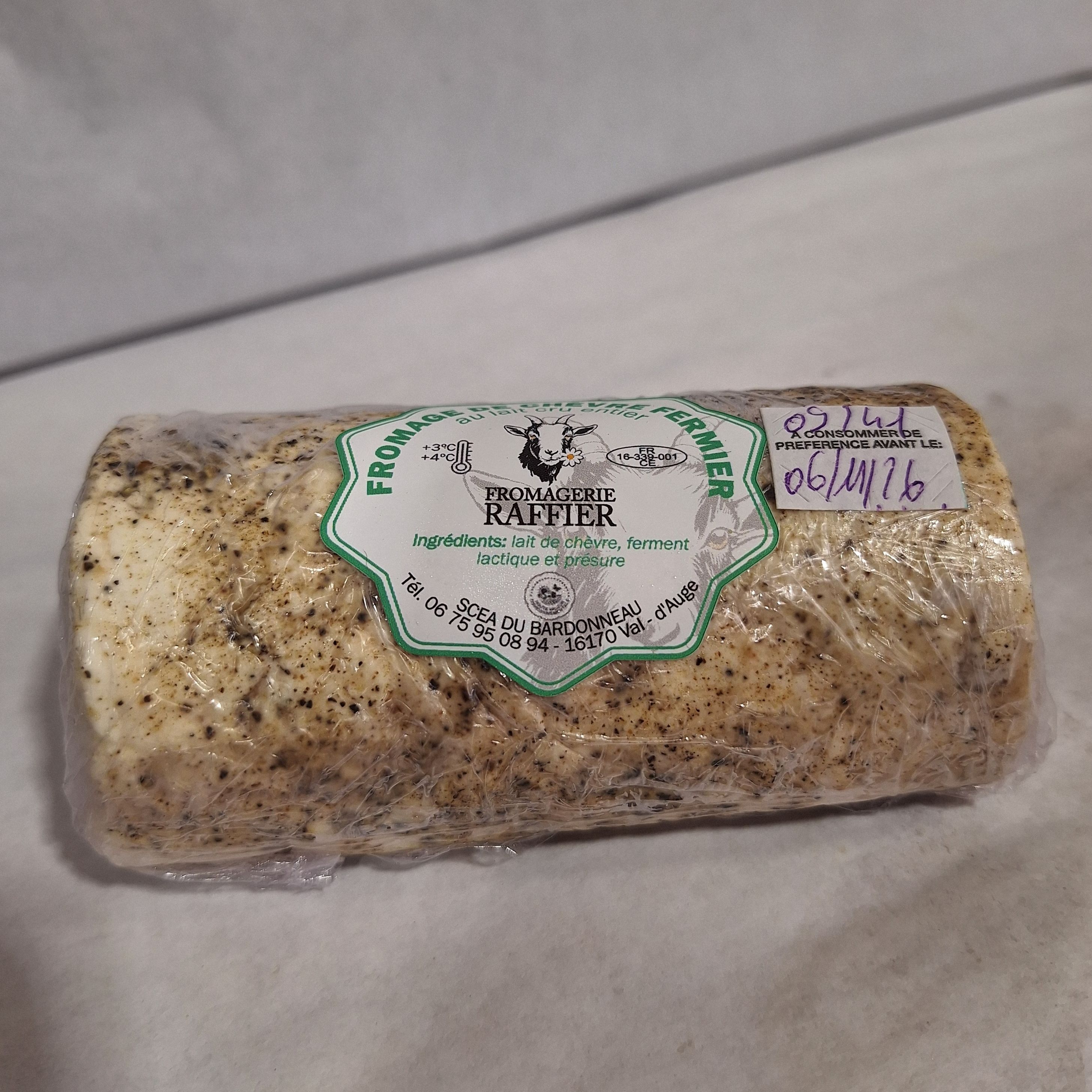 Buche De Chèvre Au Poivre