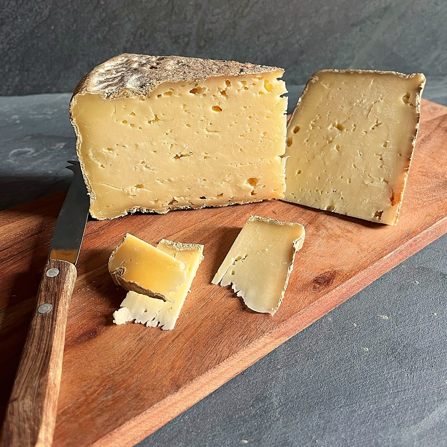 Tomme des Pyrénées IGP affinage 3 mois - 1kg