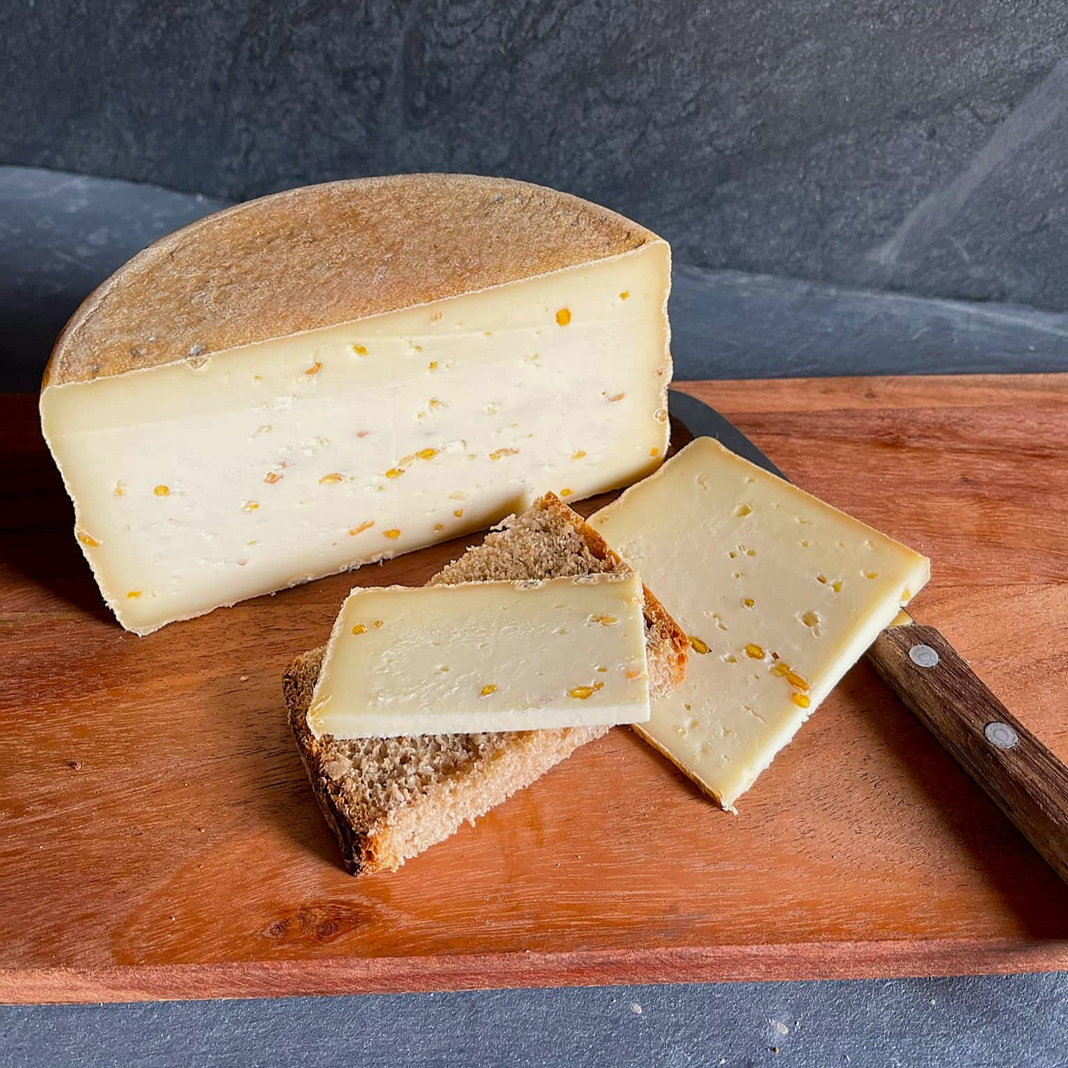 Tomme au fenugrec entière - 1,1kg