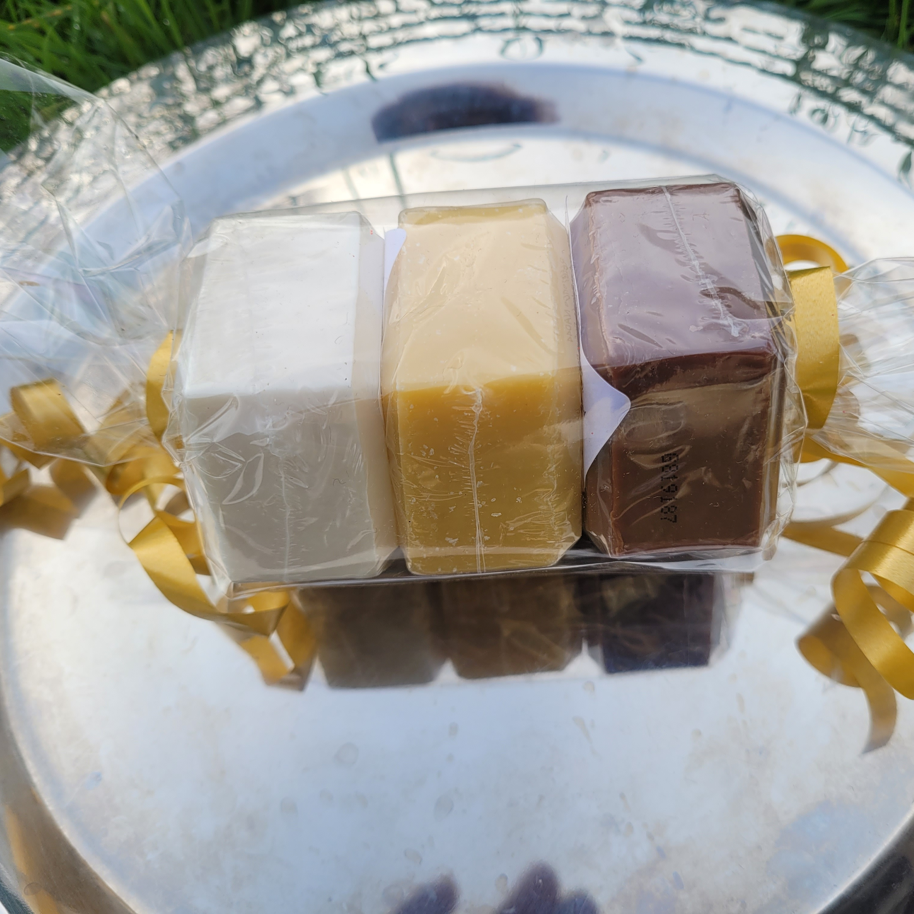 Lot de 3 Savons au Miel de 100g (assortis) - 300g