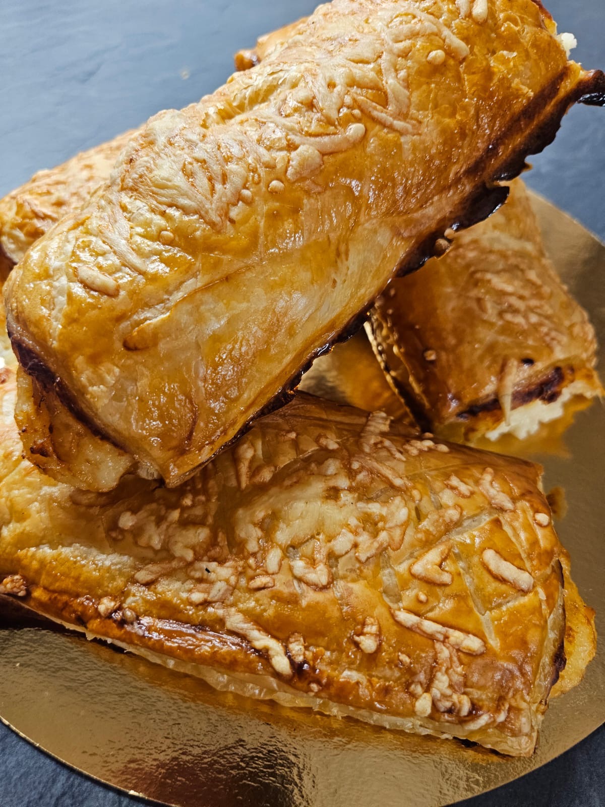 Feuilleté emmental et conté