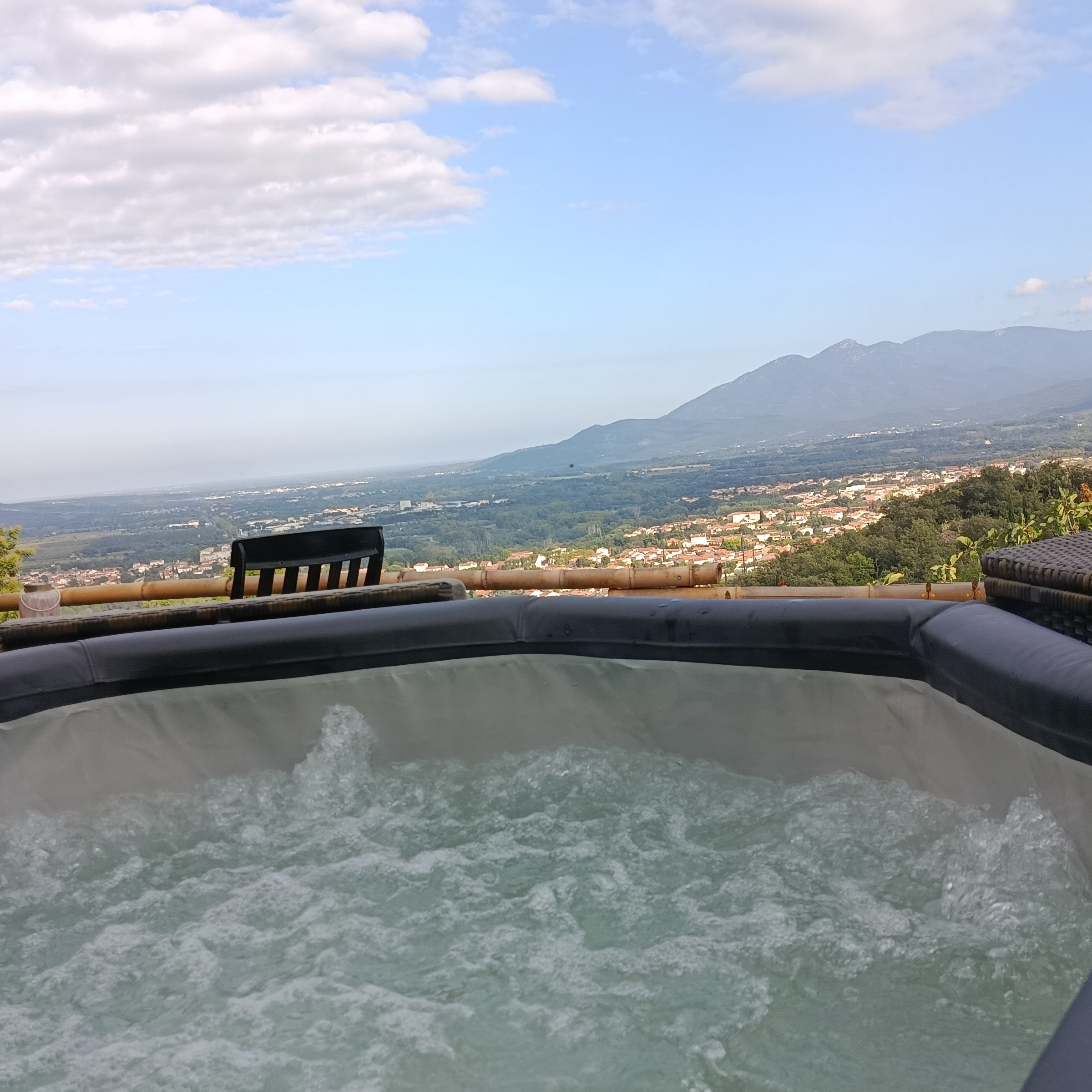 spa jacuzzi pour 2 h min
