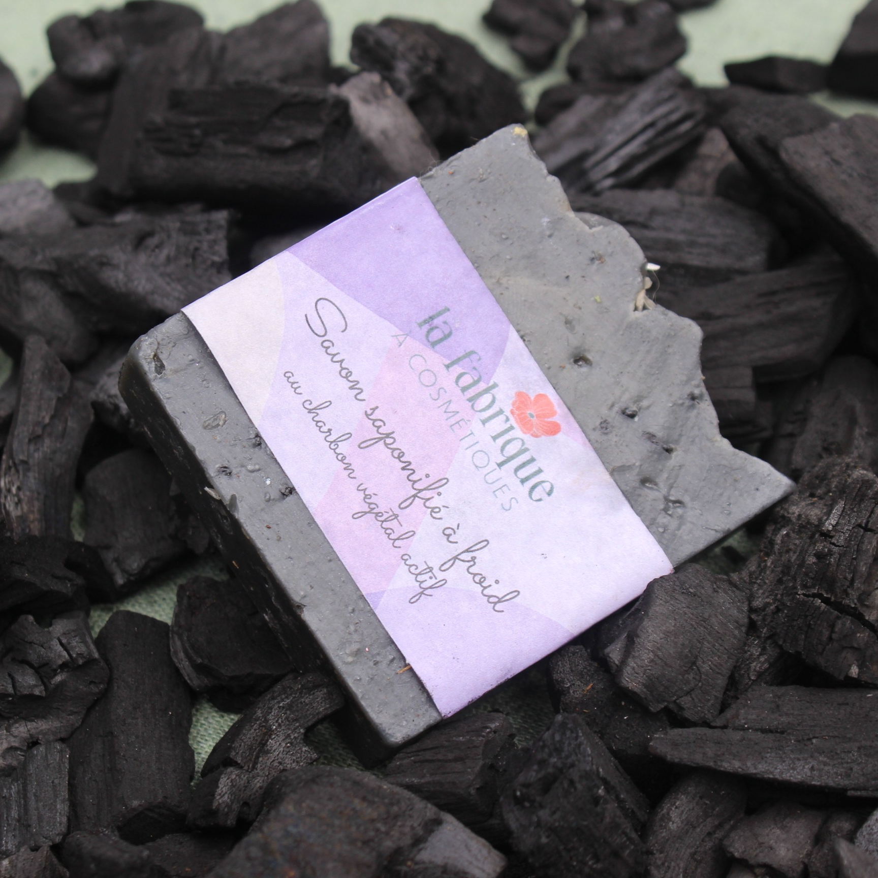 Savon solide au charbon végétal - 100g