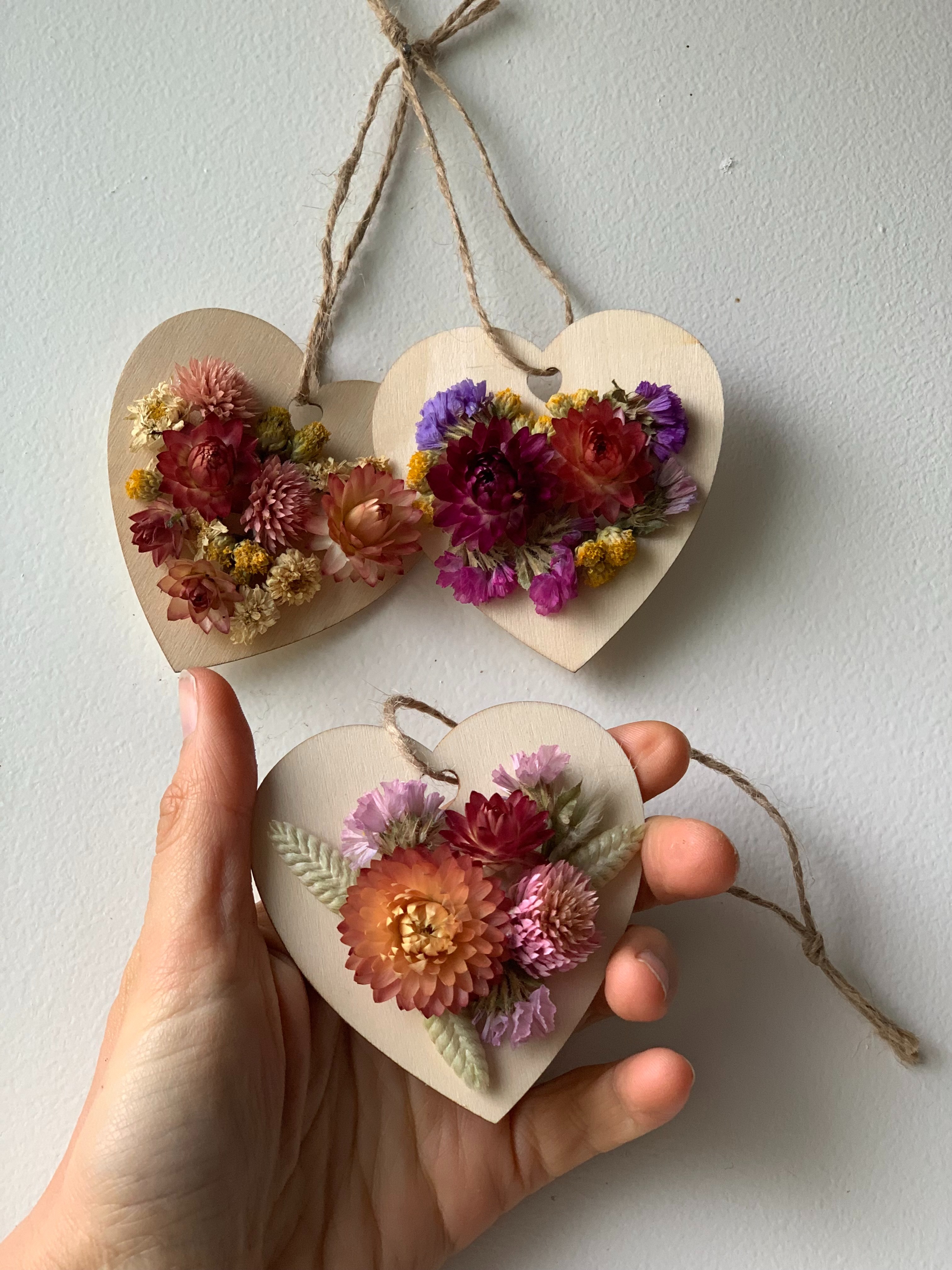 Trio de petits coeurs en bois - 500g