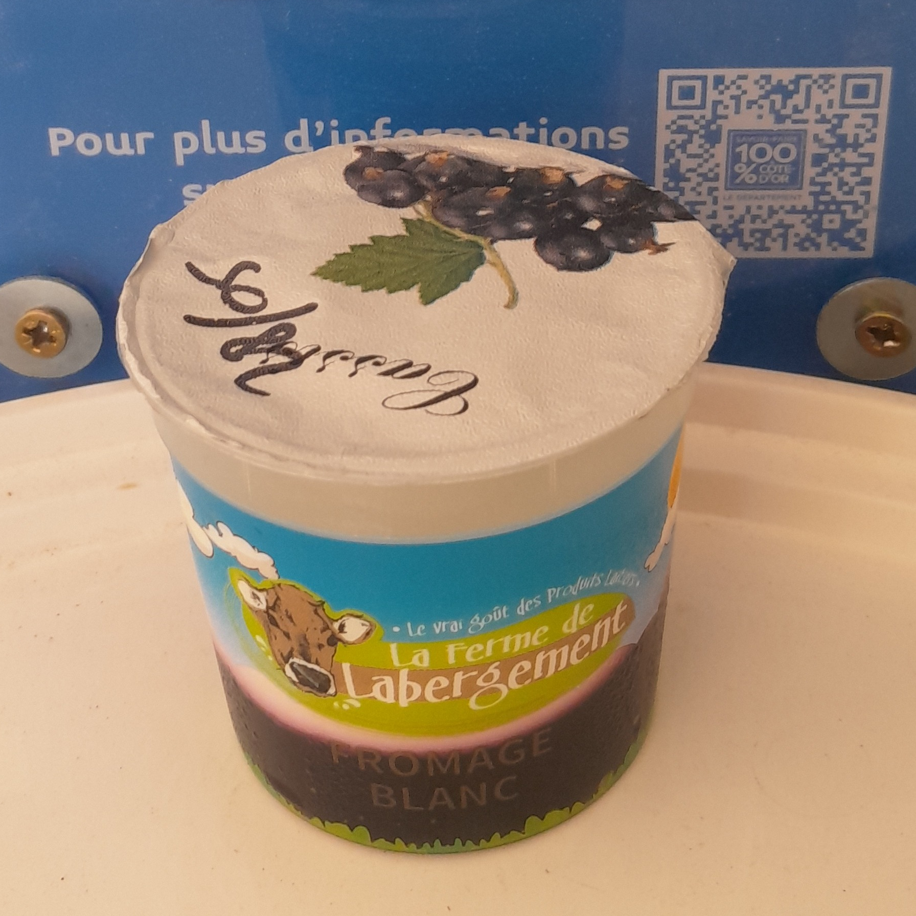 Fromage blanc sur lit de confiture framboise