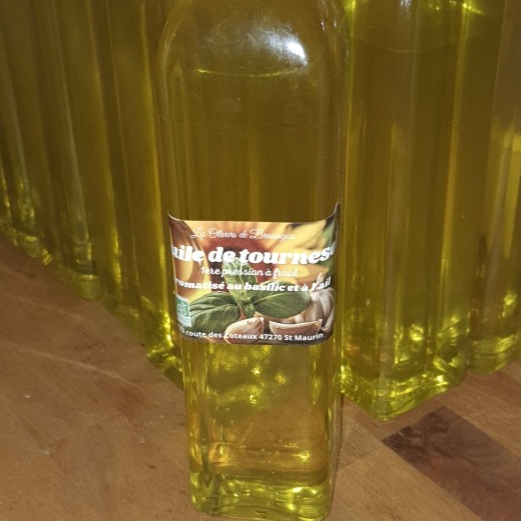 Huile de tournesol aromatisée à l'ail et au basilic - 50cl
