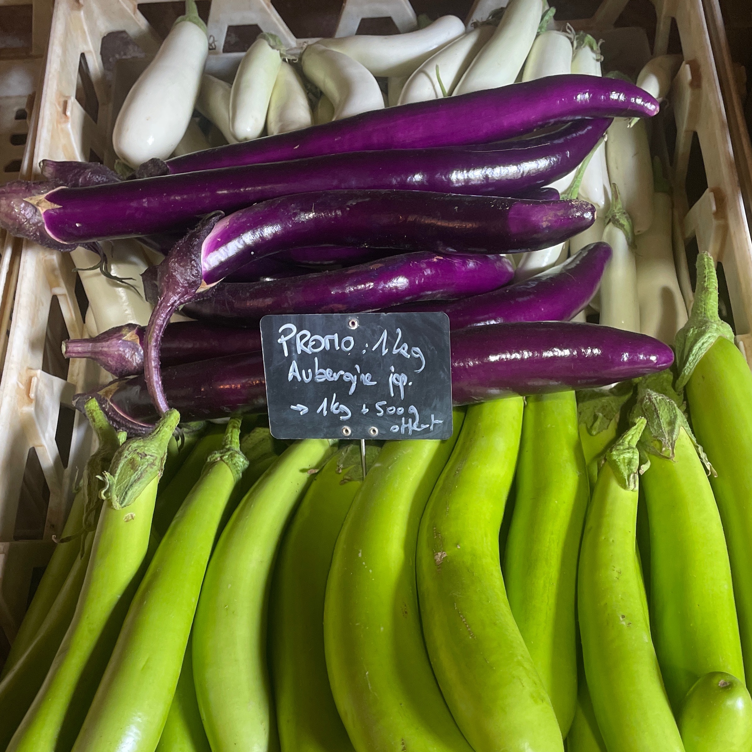 PROMO : 1 kg Aubergines japonaises achetées, 500g offertes