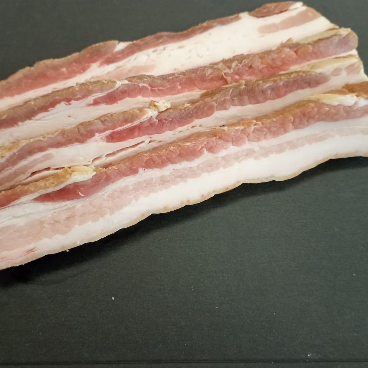 poitrine de porc fumé au bois de hêtre en tranches