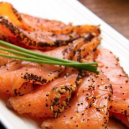 SAUMON GRAVLAX (mariné, à l'aneth) / en tranches (*)
