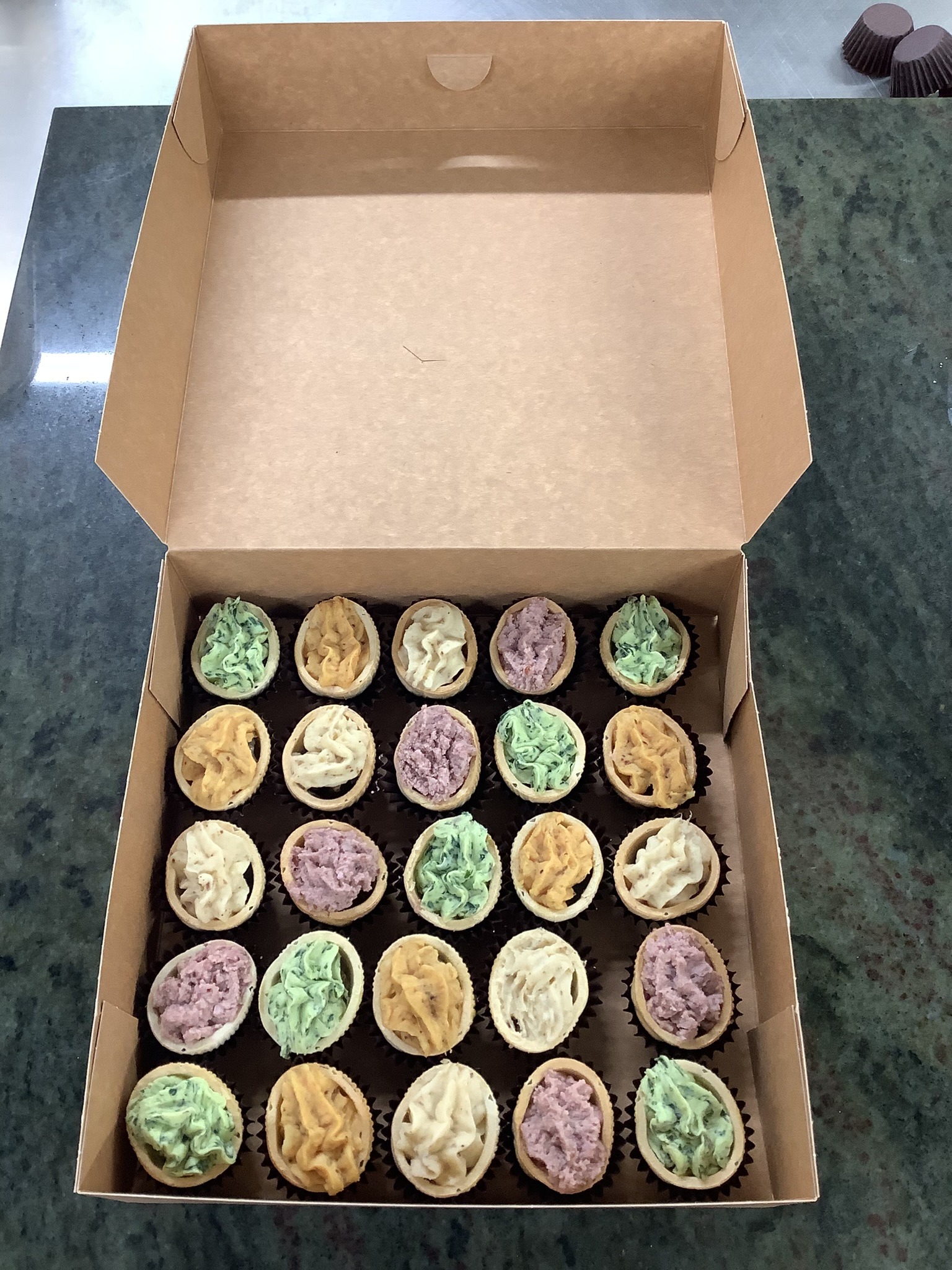 Plateau Apéritif 25 pièces - PA25 (Délais Préparation 15 jours)