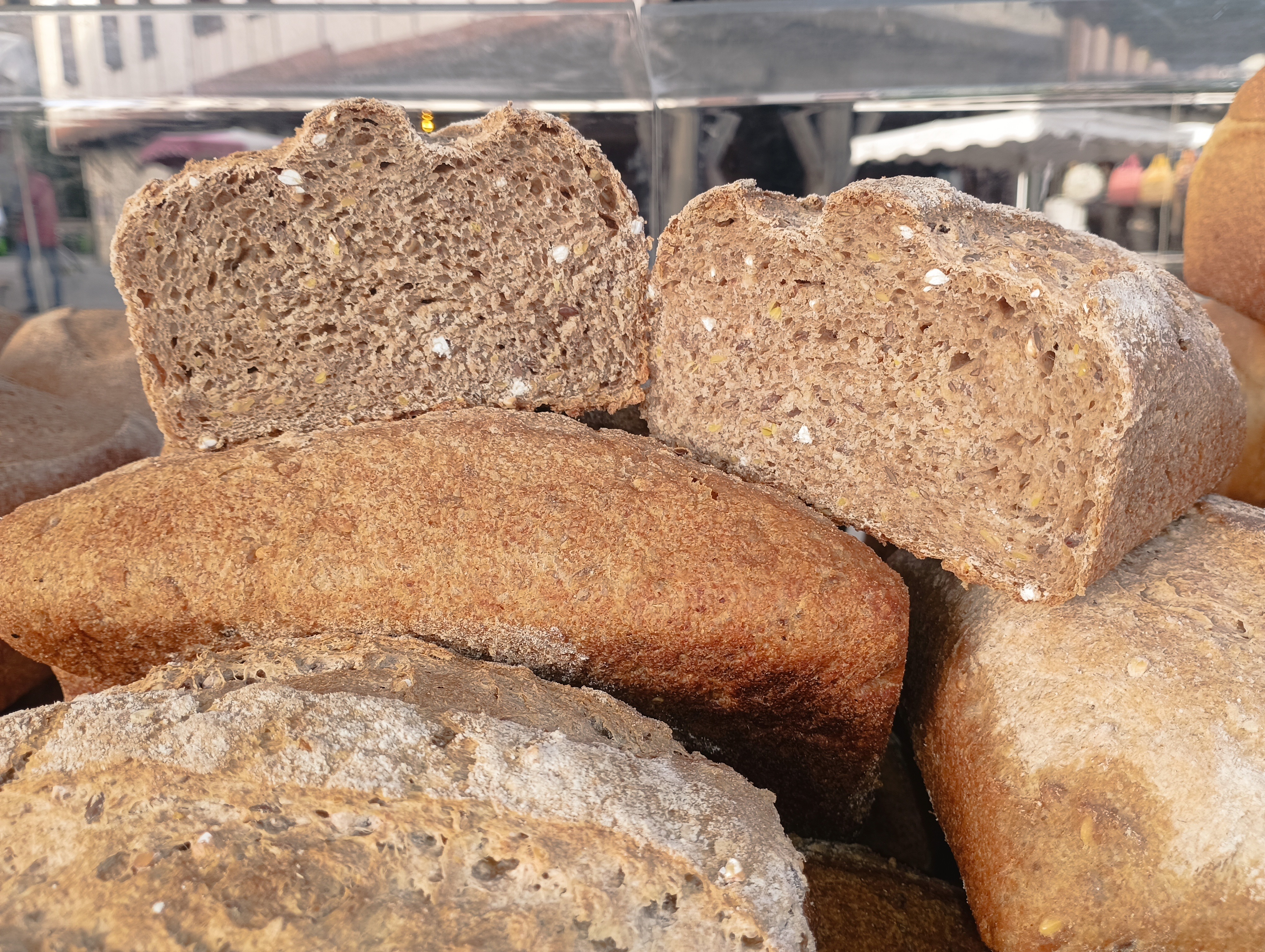 Pain d'épeautre au levain et aux graines