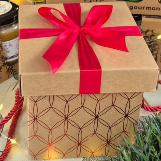 Cadeau rouge avec ruban (emballage vide)