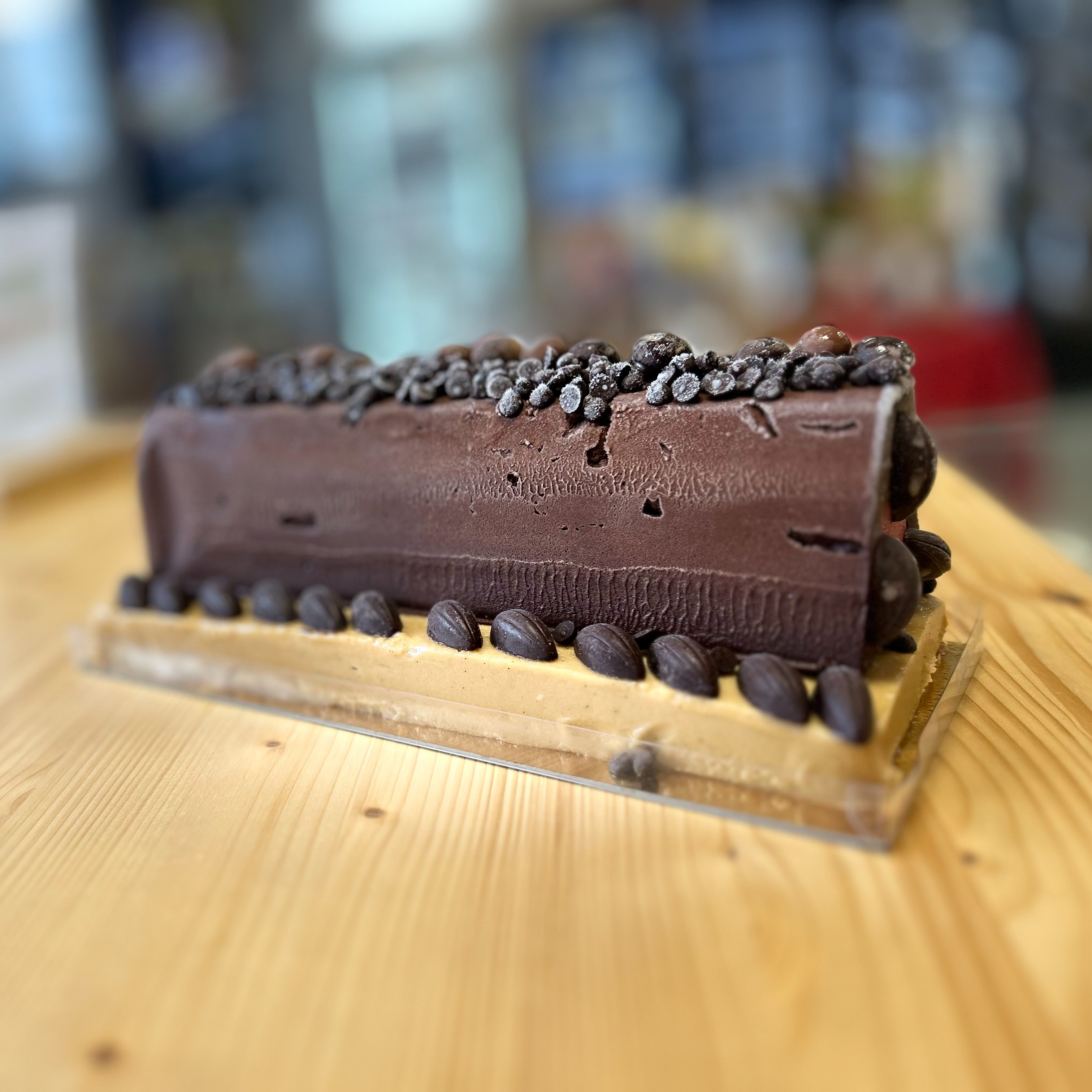 Bûche de Noël Glacée (Cœur Fraise) Grand Model (12 Part)