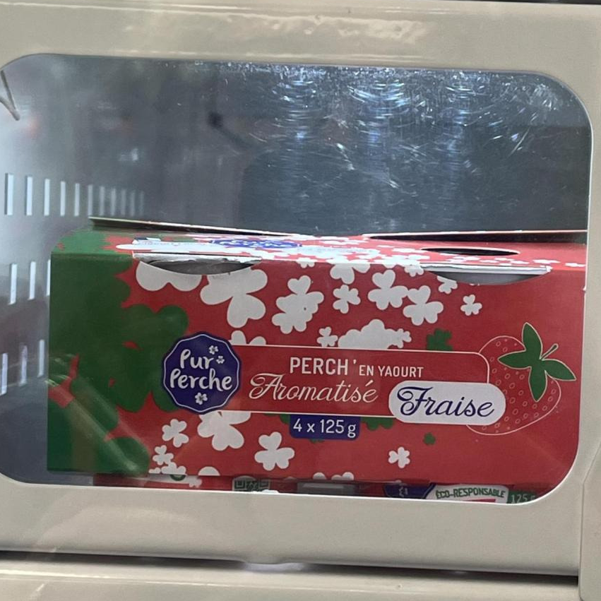 Yaourt aromatises a la fraise du perche
