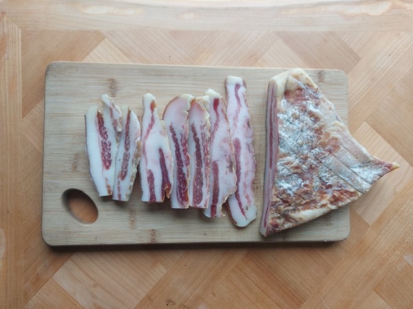 GUANCIALE (JOUE) SECHEE DE PORC NOIR - 250g