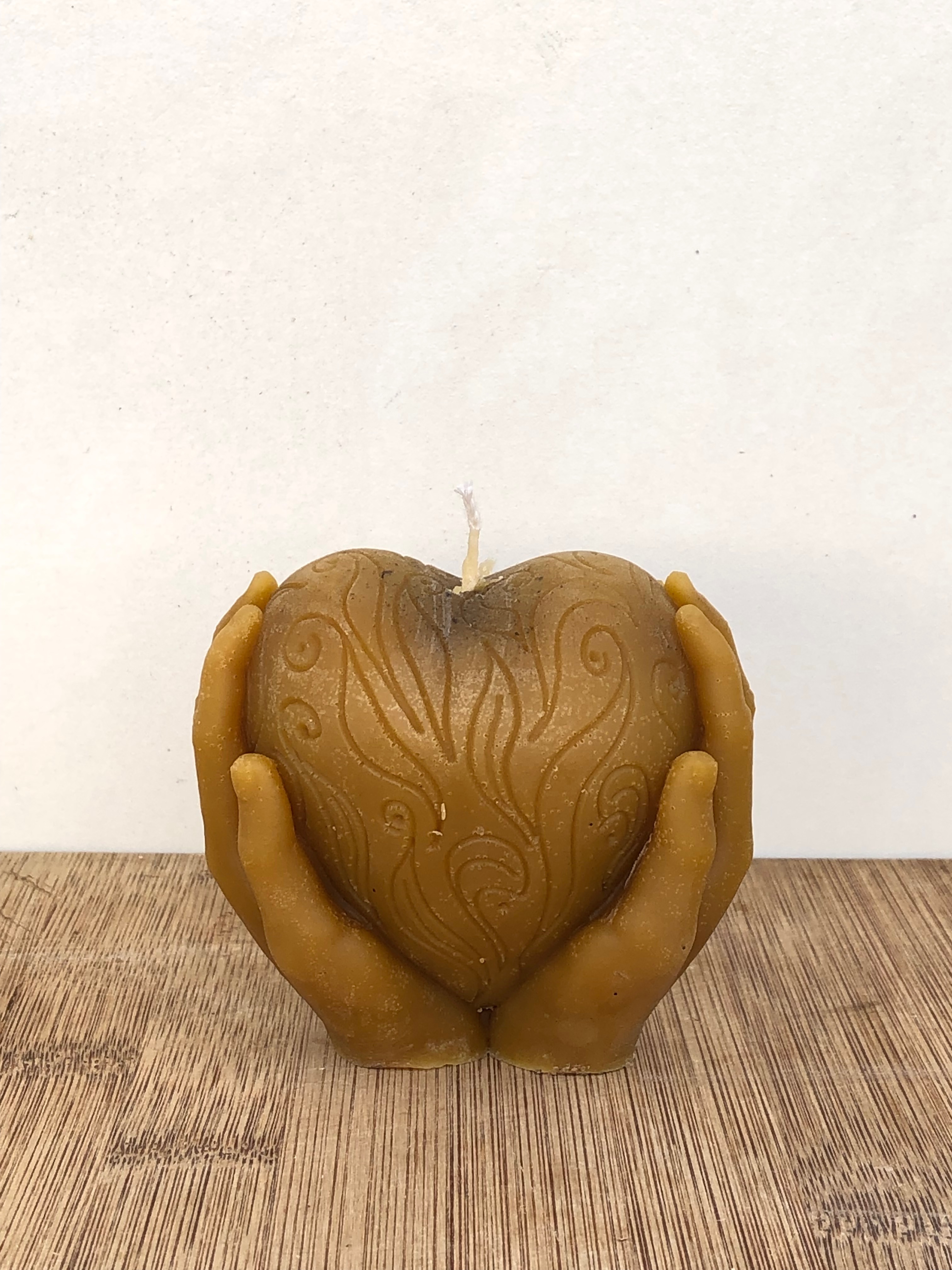 BOUGIE coeur entre les mains