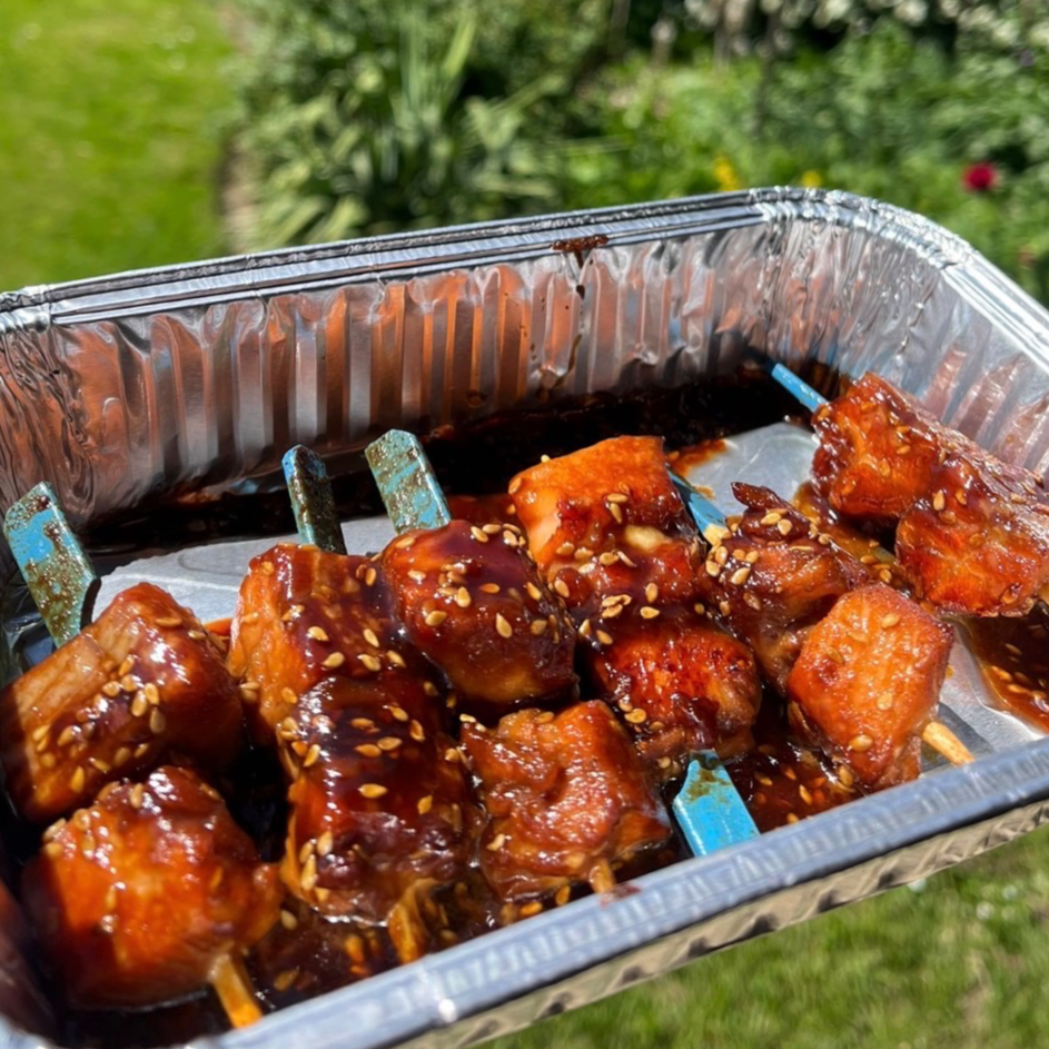 1 Plat : Brochette de truite Yakitori et son riz cantonais