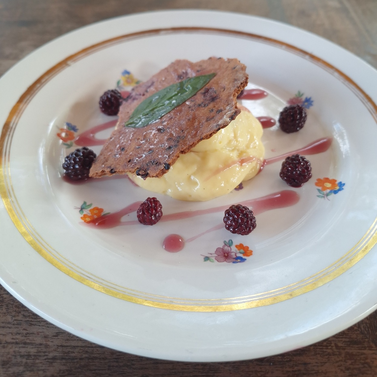 Tarte libre aux mûres & basilic du jardin