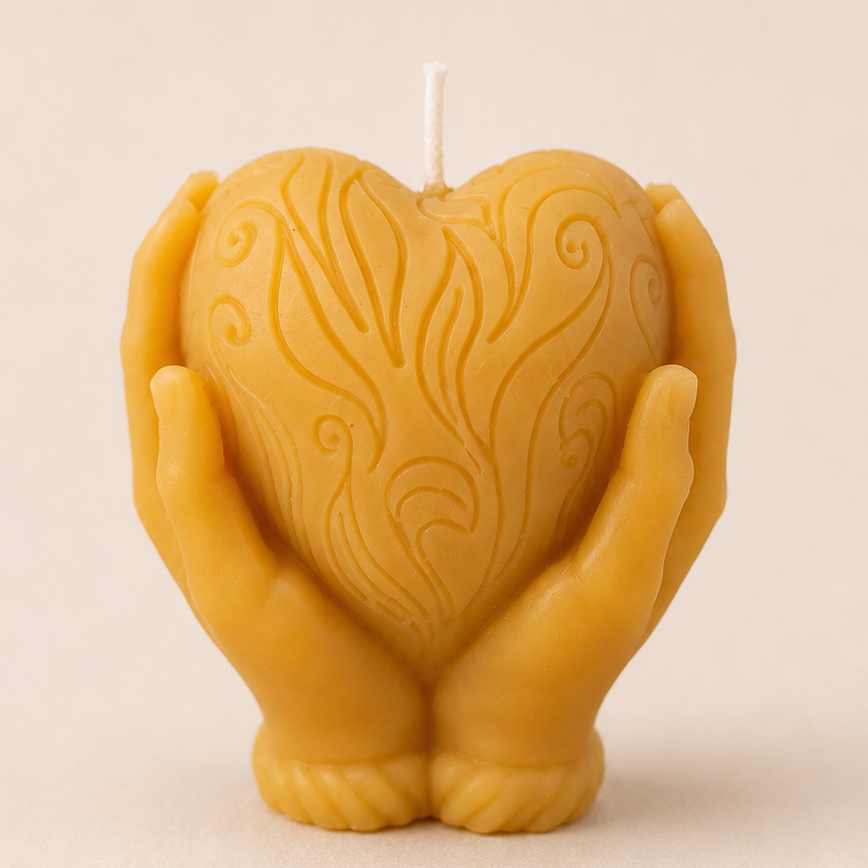 Bougie coeur avec main