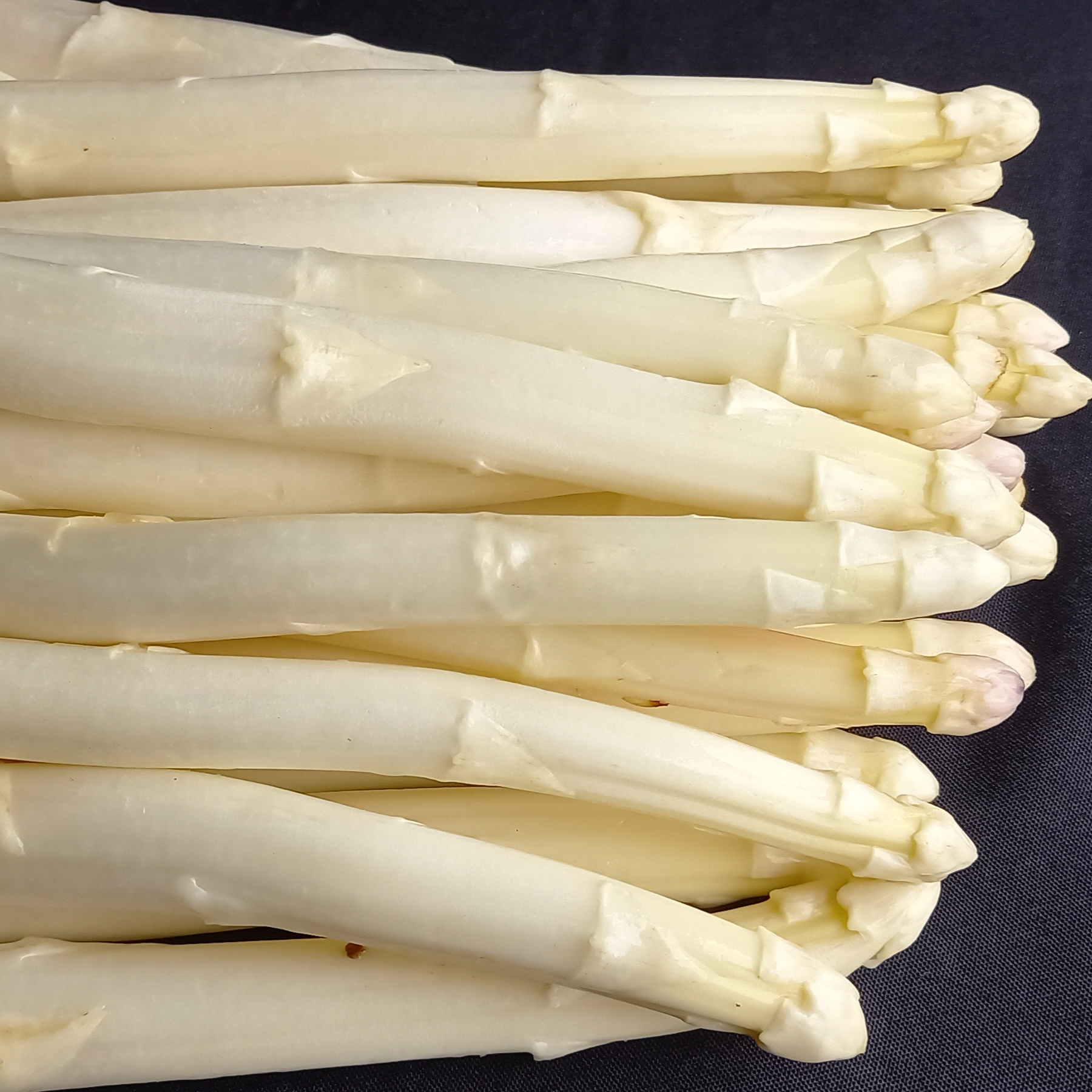 Asperges blanches 1er choix moyen calibre 1 kg