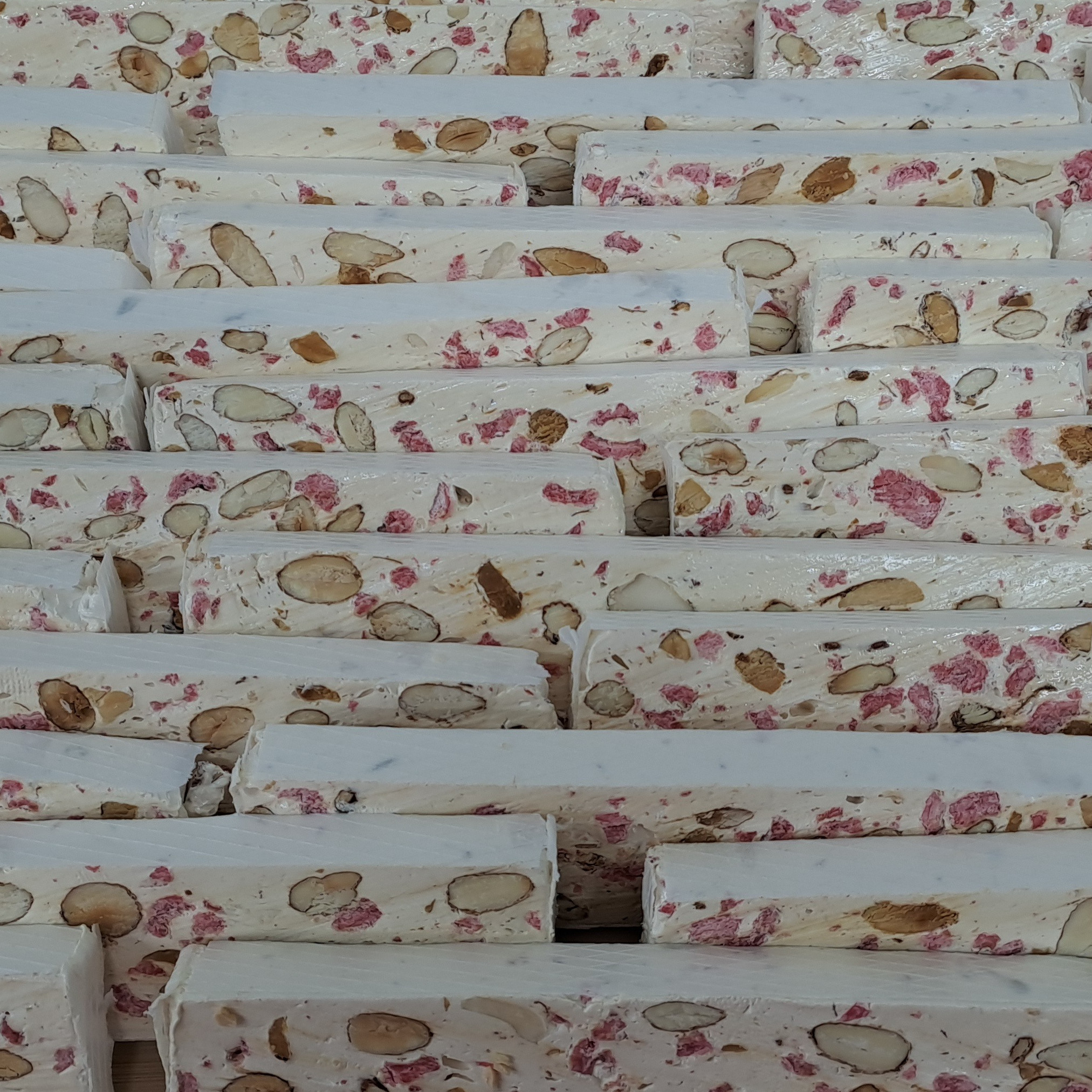 Nougat blanc au miel 115g Amandes-Pralines Roses