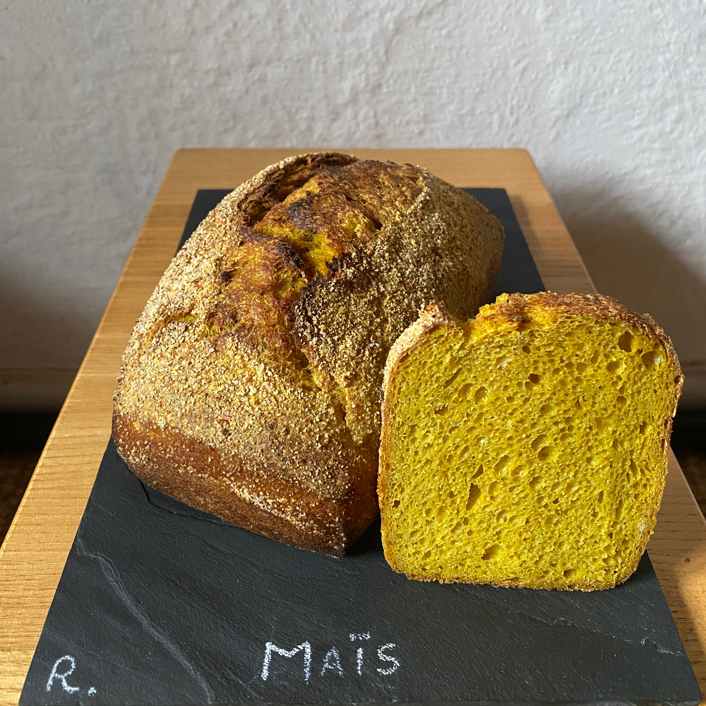 MAI¨S
