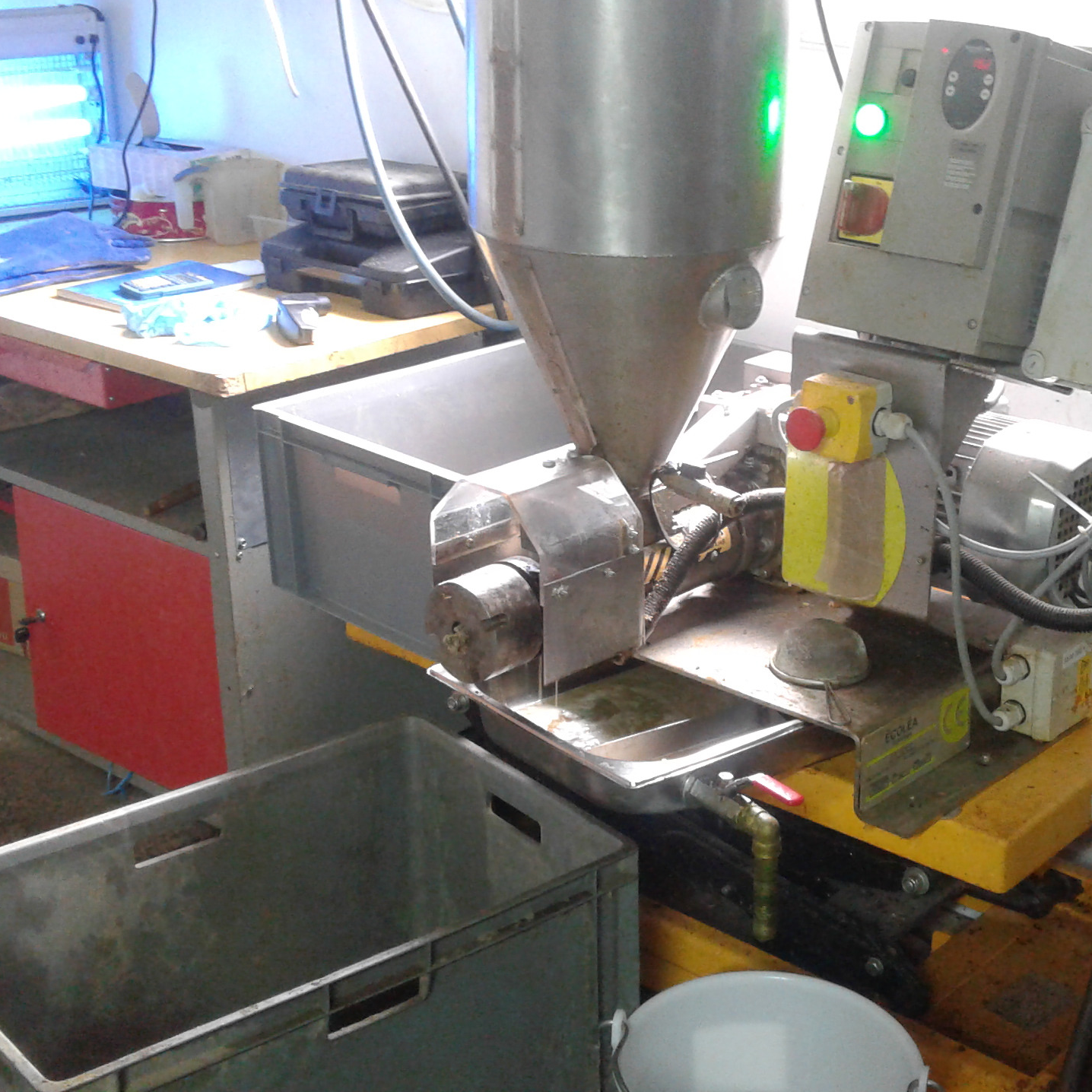 cassage-énoisage- pressage huile de noix. DEVIS AU 0677099444