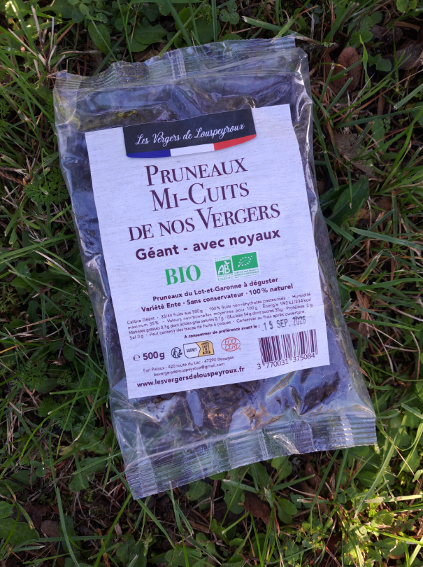 PRUNEAUX MI-CUITS BIO GEANTS AVEC NOYAUX DE NOS VERGERS - 500g