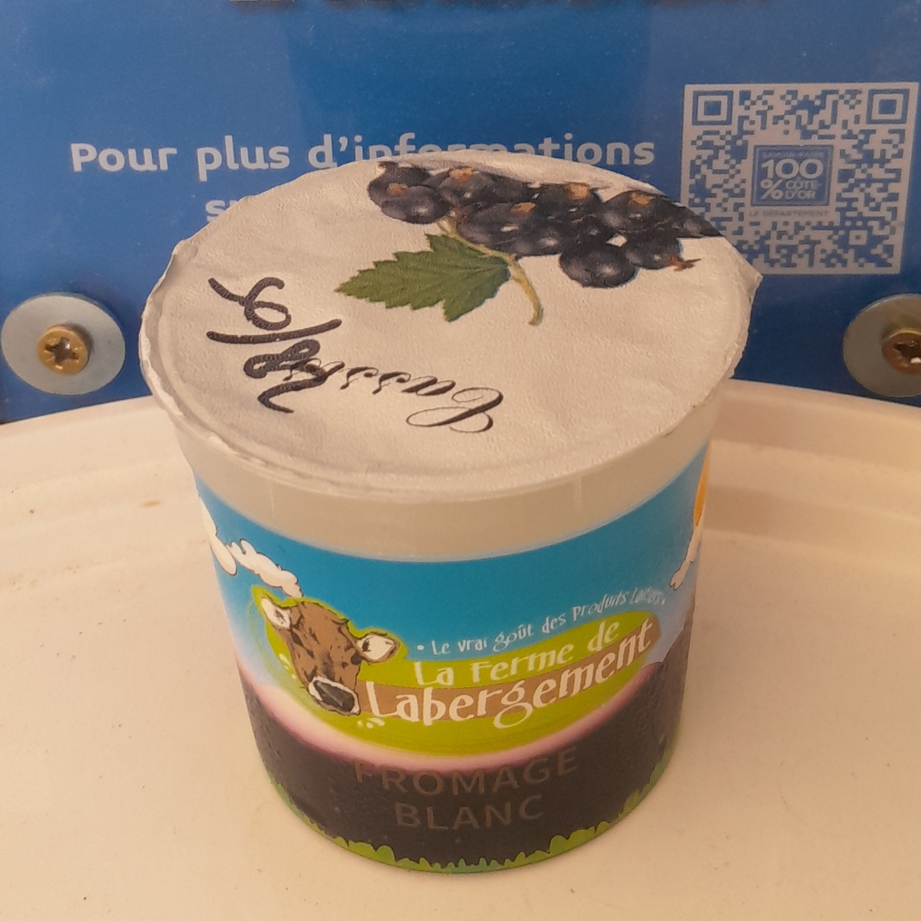 Fromage blanc sur lit de confiture myrtille