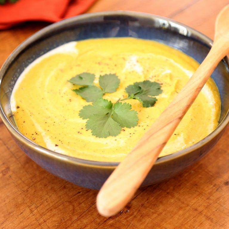 Soupe carottes, lentilles corail et lait de coco